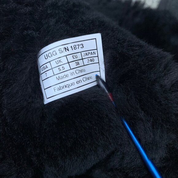 UGG AUSTRALIA Bailey Button Boots Womens 7 38 Black Suede High Boot Shearling - Picture 10 of 13